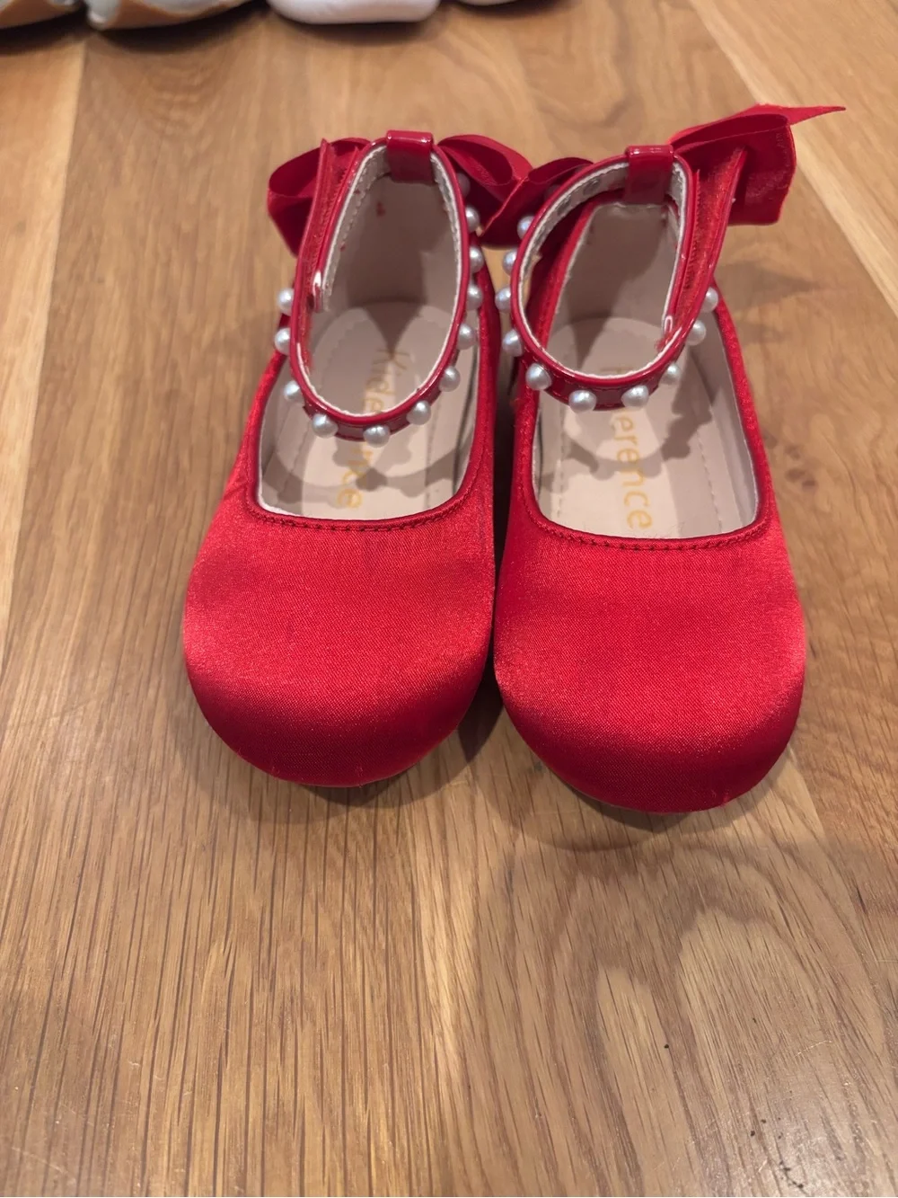 Kiderence silk, bow&pearl dress shoes. 6T.